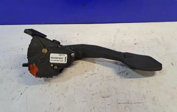 Volvo V70 Accelerator throttle pedal 30636006 30683516