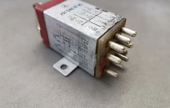 Mercedes-Benz E W124 Other relay 2015403745