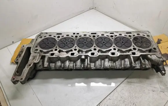 BMW X3 G01 Engine head 8571121