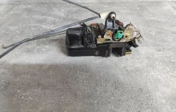 Chrysler 300 - 300C Front door lock