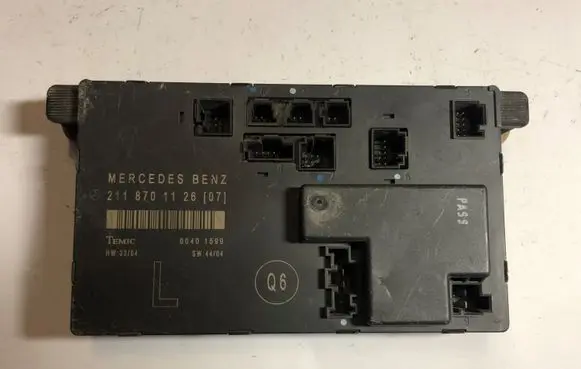 Mercedes-Benz E W211 Door control unit/module 2118701126 211870112607 00401599