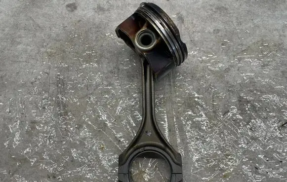 Toyota RAV 4 (XA50) Piston with connecting rod