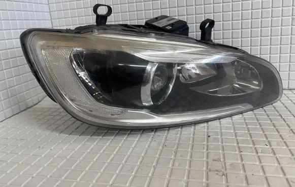 Volvo V60 Headlight/headlamp 31420108