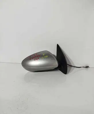 Nissan Qashqai Front door electric wing mirror 