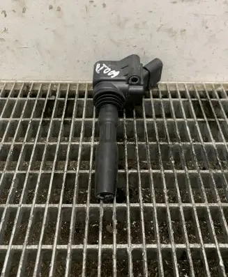 Volkswagen Jetta VII High voltage ignition coil 04E905110M 04E905110
