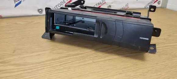 BMW 3 E90 E91 CD/DVD changer 9133083