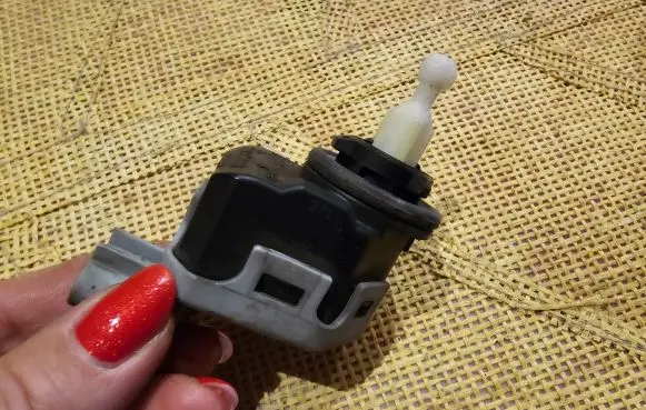 Opel Astra G Headlight level adjustment motor 