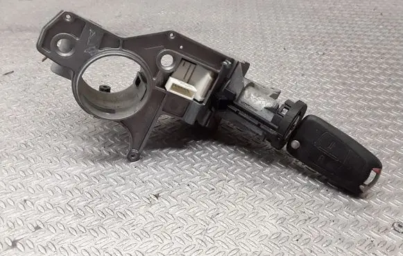 Opel Zafira B Ignition lock 2421430