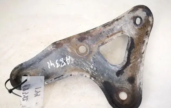 Toyota Corolla Verso AR10 Engine mounting bracket