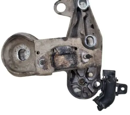 Audi A6 S6 C5 4B Engine mounting bracket 8E0199352D