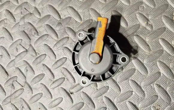 Maserati Ghibli Camshaft vanos timing valve 05184101AG 2003458 2202013