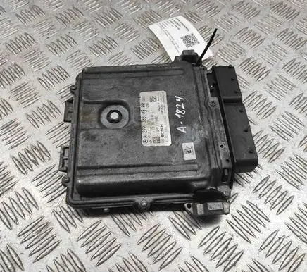 Mercedes-Benz A W176 Engine control unit/module A2709010900 0261S08233