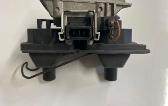 Audi A4 S4 B5 8D High voltage ignition coil 058905105A