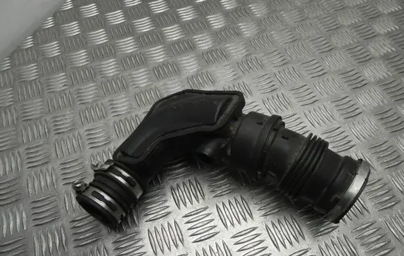 Ford Focus Air intake hose/pipe VD15397