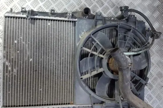 Ford Maverick Radiator cooling fan shroud 4548548 600S