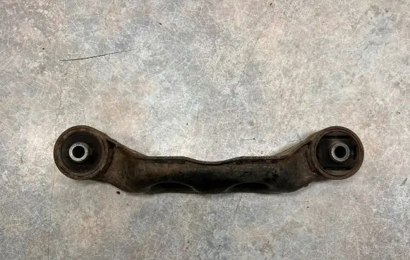 Subaru Impreza III Rear differential/diff mount bracket 