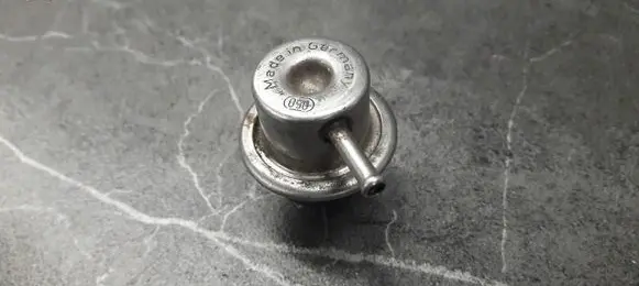 Volkswagen Golf IV Fuel pressure regulator 