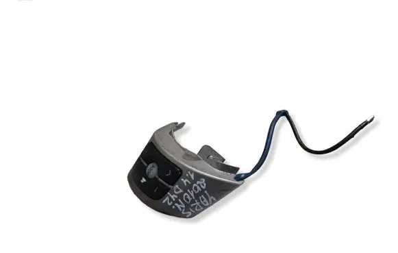 Toyota Yaris Steering wheel buttons/switches 