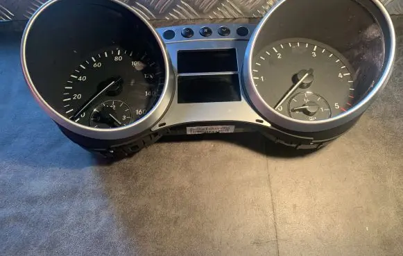 Mercedes-Benz R W251 Speedometer (instrument cluster) A2514405311