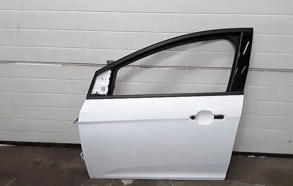 Ford Focus Front door 2147846 COLORFROZENWHITE
