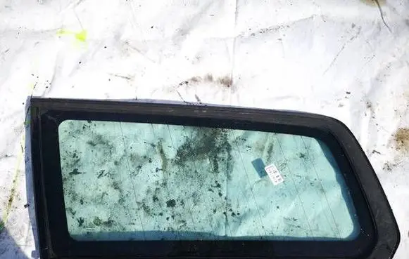 Volvo V70 Rear side window AS2