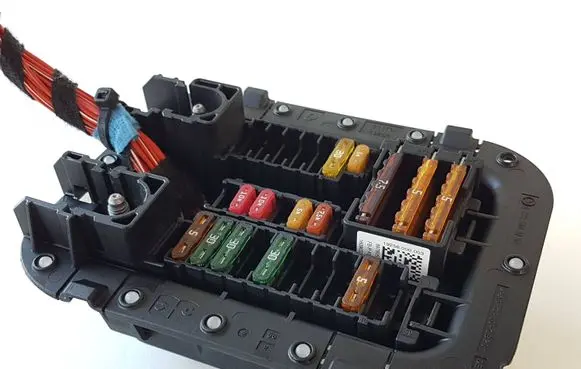 Mercedes-Benz C W205 Fuse module A2225403150