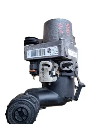 Peugeot 508 Power steering pump 9676154180