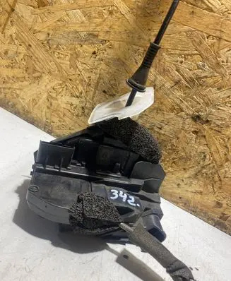 Nissan Qashqai Front door lock