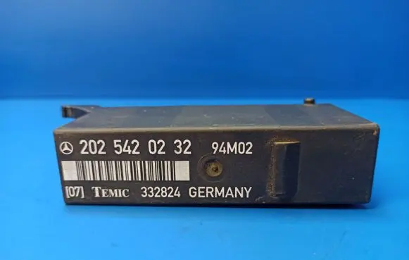 Mercedes-Benz C W202 Other control units/modules 2025420232 332824