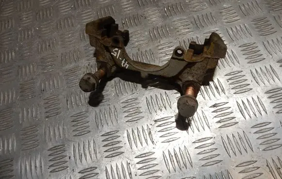 Volkswagen PASSAT B6 Front brake caliper 4715