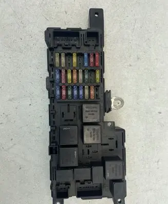 Volvo V70 Fuse module 8637841 518717004 011220072522