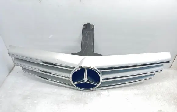 Mercedes-Benz CLC CL203 Front bumper upper radiator grill A2038801583