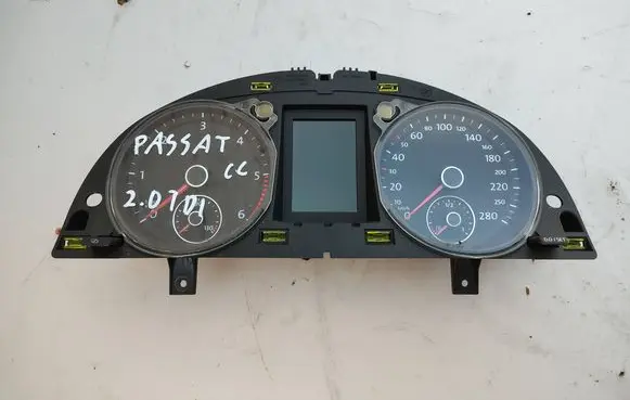 Volkswagen PASSAT CC Speedometer (instrument cluster) 3C8920870A