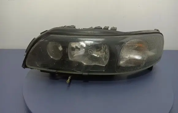 Volvo V70 Headlight/headlamp 30655905
