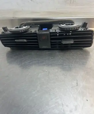 Volkswagen Golf VII Dash center air vent grill 5G1815736C