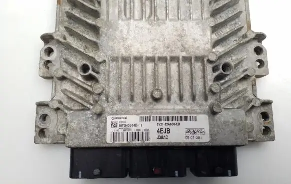 Ford Fiesta Engine control unit/module 8V2112A650EB