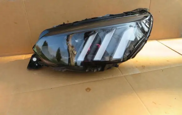 Peugeot 208 Headlight/headlamp 9841642080