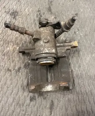 Volkswagen Multivan T5 Rear brake caliper