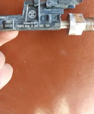 BMW 5 F10 F11 Fuel injector 7597870
