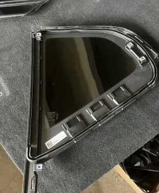 Volvo XC40 Rear side window 32244806