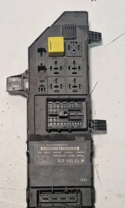 Opel Vectra C Fuse module 24443147 040309
