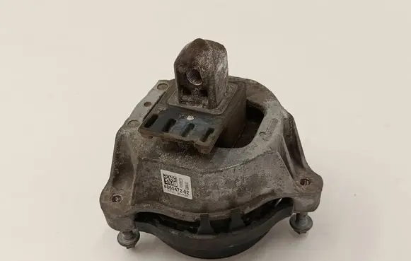 Engine mount bracket