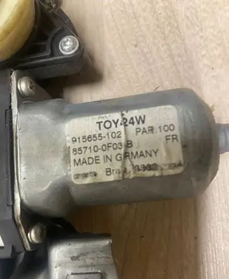 Toyota Verso Front door window regulator motor 857100f030b