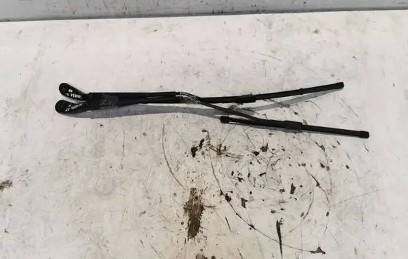 Dacia Sandero III Front wiper blade arm 288813326R