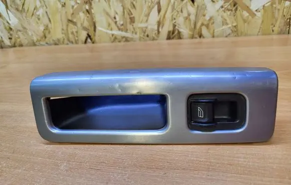 Volvo S40 Front door window switch trim 