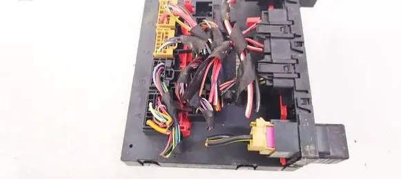 Volkswagen PASSAT B6 Fuse box set 3C0937049J F005V00530