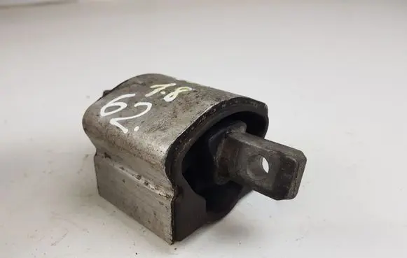 Mercedes-Benz CLC CL203 Engine mount bracket A212240