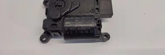 Volkswagen Tiguan A/C air flow flap actuator/motor 5WA907511C 5Q0907511A