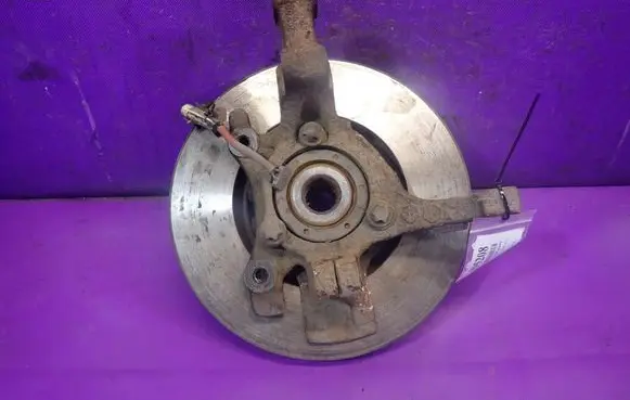 Opel Zafira A Front wheel hub spindle knuckle