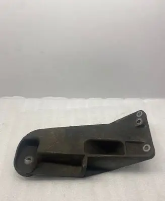 Engine mounting bracket